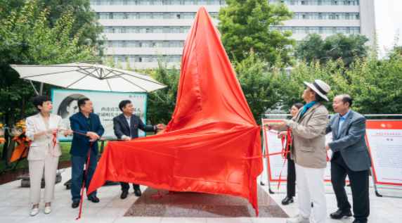 西北高等教育奠基人、中国现代医学先驱徐诵明雕像在乐动官方网站落成 西北高等教育奠基人、中国现代医学先驱徐诵明雕像在乐动官方网站落成