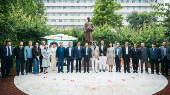 西北高等教育奠基人、中国现代医学先驱徐诵明雕像在乐动官方网站落成 西北高等教育奠基人、中国现代医学先驱徐诵明雕像在乐动官方网站落成