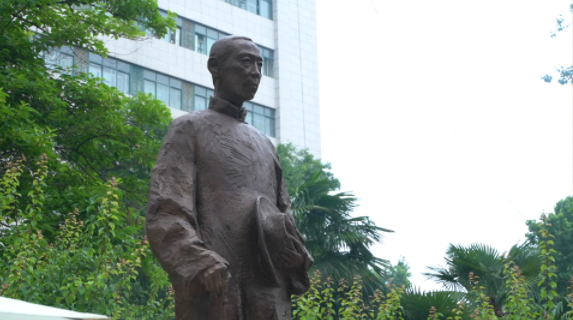 西北高等教育奠基人、中国现代医学先驱徐诵明雕像在乐动官方网站落成 西北高等教育奠基人、中国现代医学先驱徐诵明雕像在乐动官方网站落成