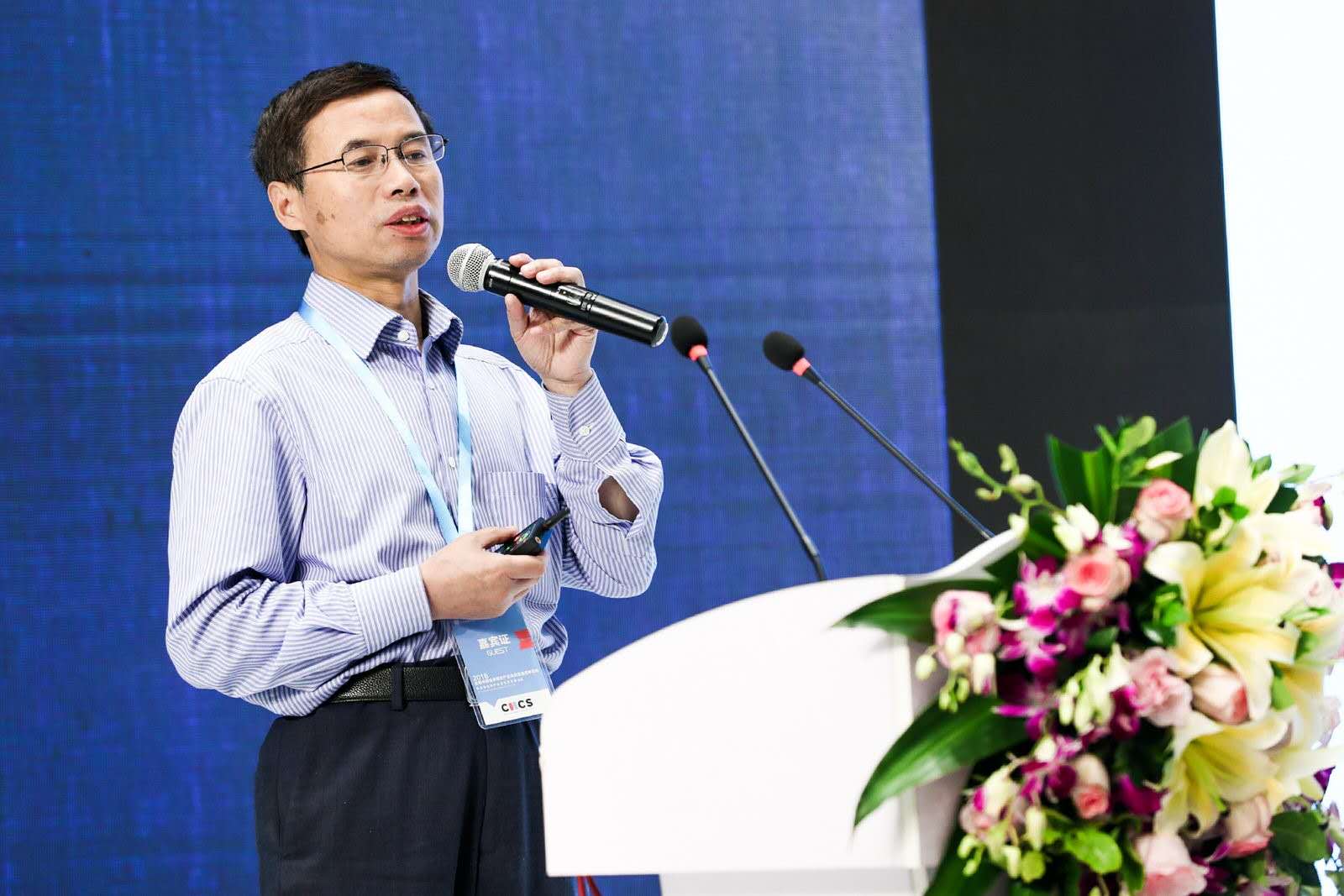 乐动官方网站创新论坛第九百六十九讲：超分子可见光催化及环境、能源和肿瘤治疗探索